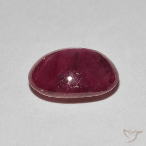 Rubis étoilé Rouge foncé naturelle ovale, 3.60 ct, Opaque