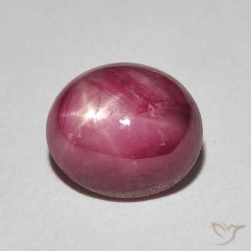 Rubis étoilé Rouge moyen naturelle ovale, 4.40 ct, Opaque