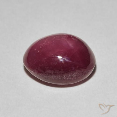 Rubis étoilé Rouge moyen naturelle ovale, 4.40 ct, Opaque