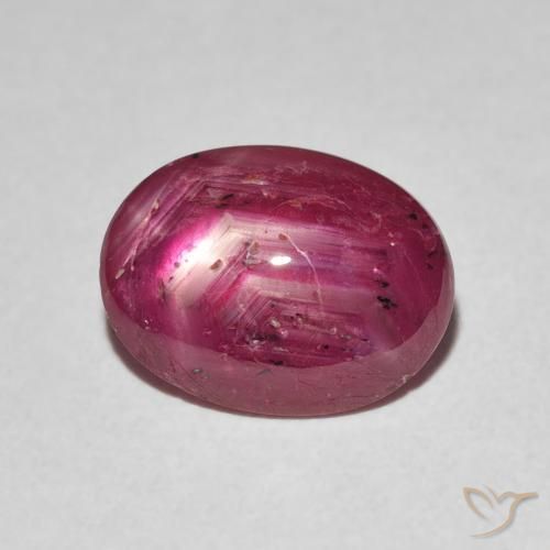 Rubis étoilé Rouge moyen naturelle ovale, 3.16 ct, Opaque