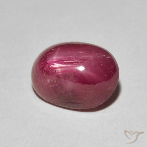 Rubis étoilé Cramoisi profond naturelle ovale, 3.68 ct, Opaque