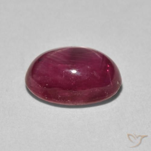 Rubis étoilé Rouge foncé naturelle ovale, 3.77 ct, Opaque