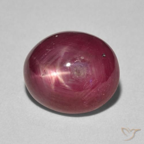 Rubis étoilé Rouge moyen naturelle ovale, 5.39 ct, Opaque