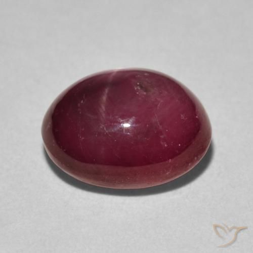 Rubis étoilé Rouge moyen naturelle ovale, 5.39 ct, Opaque