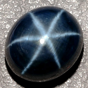Saphir étoilé bleue naturelle coupe ovale, 12,43 ct, translucide