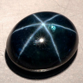 Saphir étoilé bleue naturelle coupe ovale, 11,53 ct, translucide