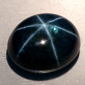 Saphir étoilé bleue naturelle coupe ovale, 11,53 ct, translucide