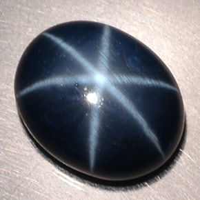 Saphir étoilé bleue naturelle coupe ovale, 3,80 ct, opaque