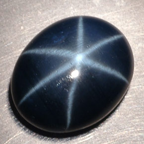 Saphir étoilé bleue naturelle coupe ovale, 3,80 ct, opaque