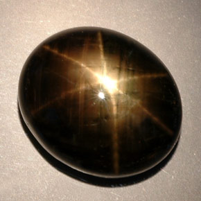 Saphir étoilé noir naturelle coupe ovale, 24,91 ct, opaque
