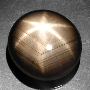 Saphir étoilé noir naturelle coupe ovale, 41,92 ct, opaque