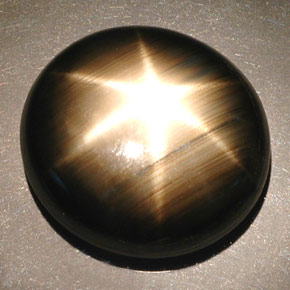 Saphir étoilé noir naturelle coupe ovale, 55,93 ct, opaque