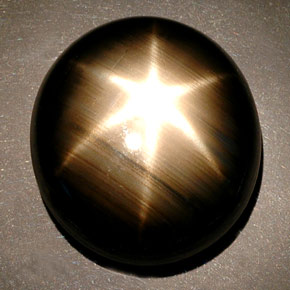 Saphir étoilé noir naturelle coupe ovale, 55,93 ct, opaque