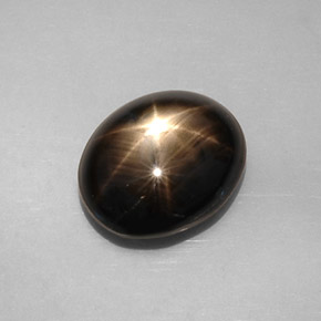 Saphir étoilé noir naturelle coupe ovale, 8,19 ct, opaque