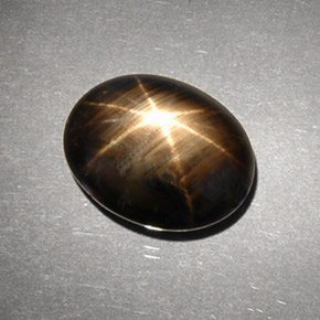 Saphir étoilé noir naturelle coupe ovale, 6,63 ct, opaque