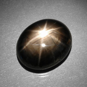 Saphir étoilé noir naturelle coupe ovale, 11,43 ct, opaque