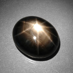 Saphir étoilé noir naturelle coupe ovale, 11,43 ct, opaque