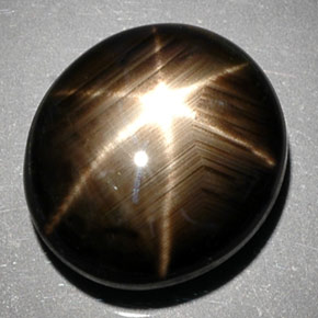 Saphir étoilé noir naturelle coupe ovale, 10,29 ct, opaque