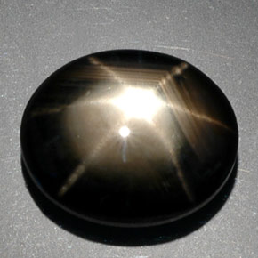 Saphir étoilé noir naturelle coupe ovale, 9,39 ct, opaque
