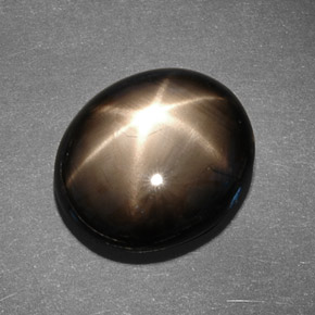 Saphir étoilé noir naturelle coupe ovale, 13,78 ct, opaque