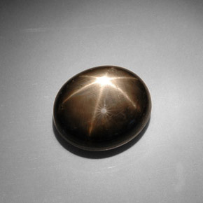 Saphir étoilé noir naturelle coupe ovale, 17,90 ct, opaque