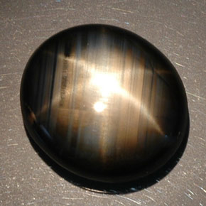 Saphir étoilé noir naturelle coupe ovale, 16,89 ct, opaque