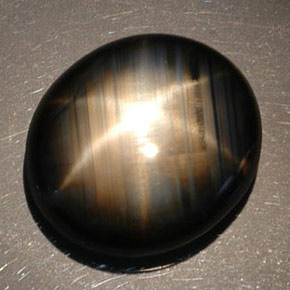 Saphir étoilé noir naturelle coupe ovale, 16,89 ct, opaque