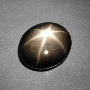Saphir étoilé noir naturelle coupe ovale, 9,26 ct, opaque