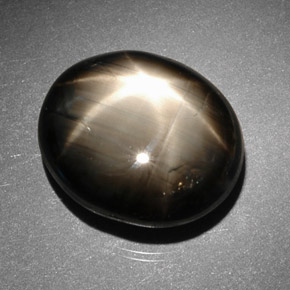 Saphir étoilé noir naturelle coupe ovale, 17,16 ct, opaque