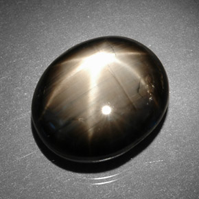 Saphir étoilé noir naturelle coupe ovale, 17,16 ct, opaque