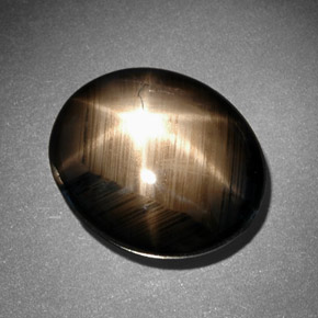 Saphir étoilé noir naturelle coupe ovale, 10,78 ct, opaque