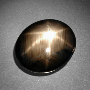 Saphir étoilé noir naturelle coupe ovale, 10,78 ct, opaque