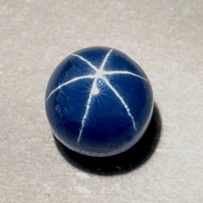 Saphir étoilé bleue naturelle coupe roude, 1,89 ct, opaque