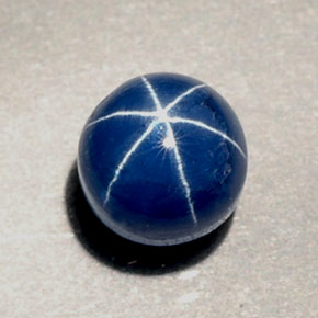 Saphir étoilé bleue naturelle coupe roude, 1,89 ct, opaque