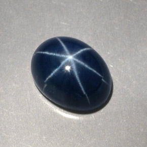 Saphir étoilé bleue naturelle coupe ovale, 2,52 ct, opaque