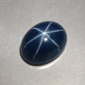 Saphir étoilé bleue naturelle coupe ovale, 2,52 ct, opaque