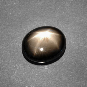 Saphir étoilé noir naturelle coupe ovale, 7,88 ct, opaque