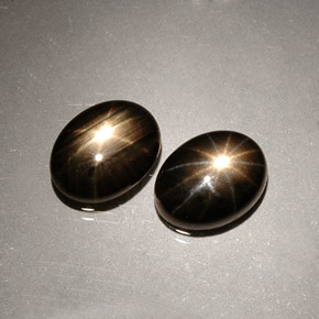 Achetez naturel ct noir saphir étoilé gems, coupe ovale, en provenance thaïlande chez gemselect. en stock, livraison internationale!
