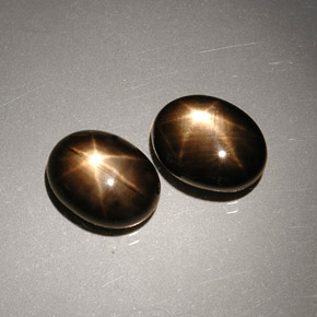 Achetez naturel ct noir saphir étoilé gems, coupe ovale, en provenance thaïlande chez gemselect. en stock, livraison internationale!