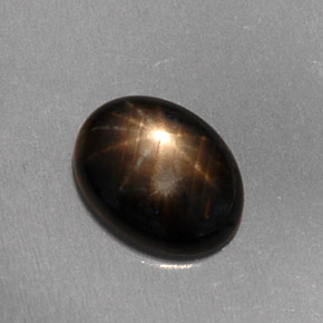 Saphir étoilé noir naturelle coupe ovale, 1,59 ct, translucide