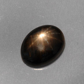 Saphir étoilé noir naturelle coupe ovale, 1,59 ct, translucide