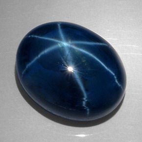 Saphir étoilé bleue naturelle coupe ovale, 62,28 ct, opaque