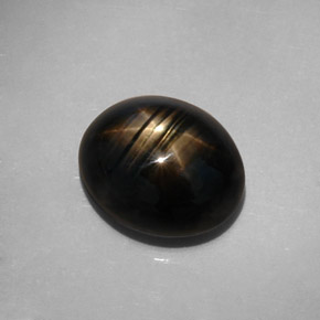 Saphir étoilé noir naturelle coupe ovale, 10,73 ct, opaque