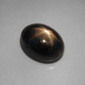 Saphir étoilé noir naturelle coupe ovale, 12,08 ct, opaque