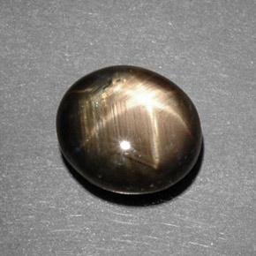 Saphir étoilé noir naturelle coupe ovale, 5,82 ct, opaque