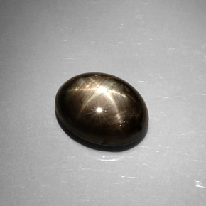 Saphir étoilé noir naturelle coupe ovale, 6,59 ct, opaque