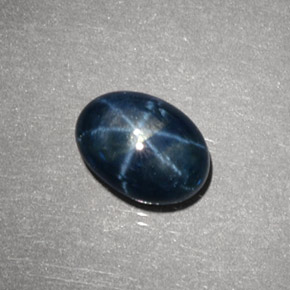 Saphir étoilé bleue naturelle coupe ovale, 2,31 ct, opaque