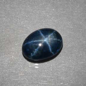 Saphir étoilé bleue naturelle coupe ovale, 2,31 ct, opaque