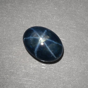 Saphir étoilé bleue naturelle coupe ovale, 2,31 ct, opaque