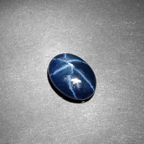 Saphir étoilé bleue naturelle coupe ovale, 1,35 ct, opaque